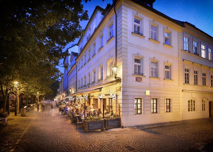 Hotel At The Golden Scissors Praga